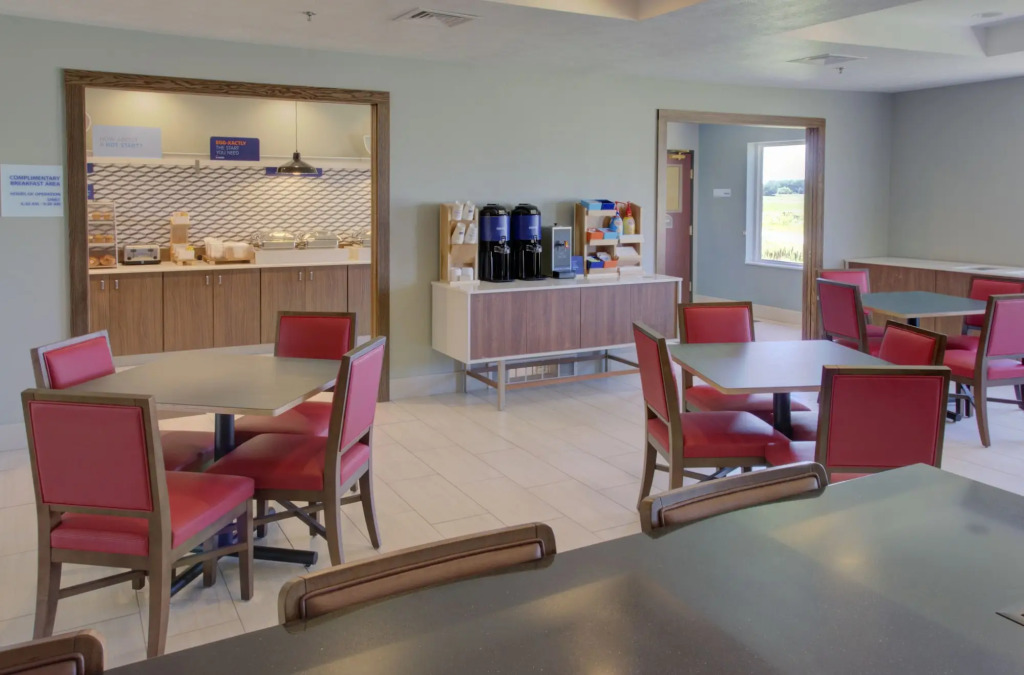 Holiday Inn Express & Suites Le Mars by IHG