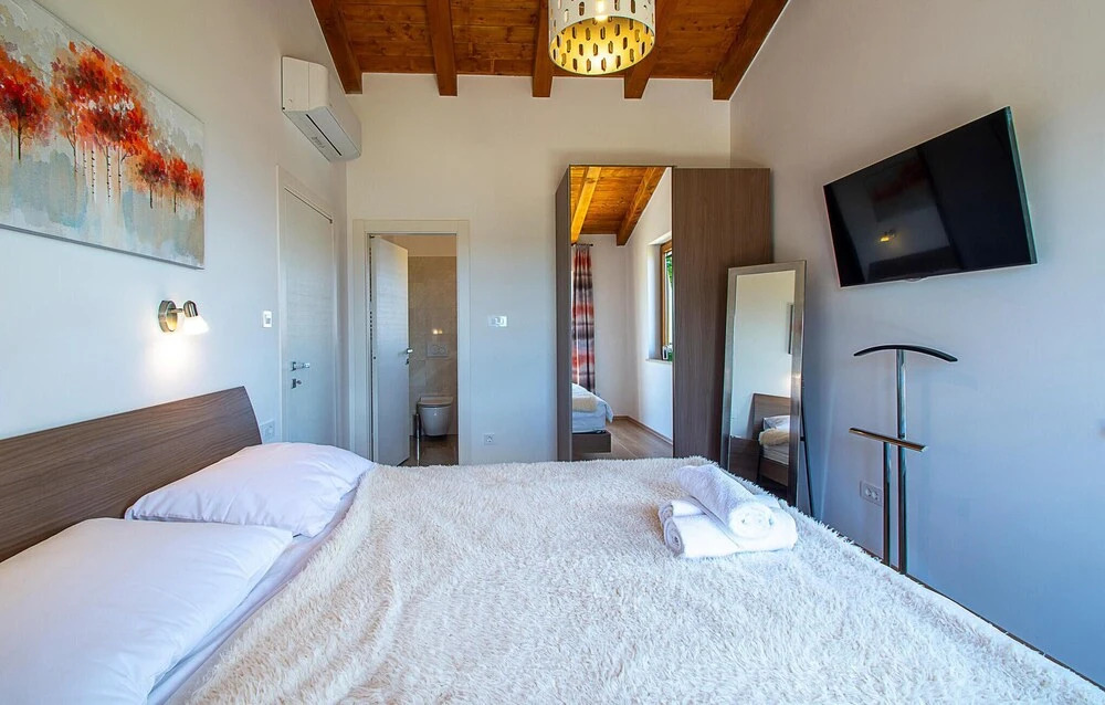 Amazing Home in Vizinada With 3 Bedrooms, Wifi and Outdoor Swimming Pool