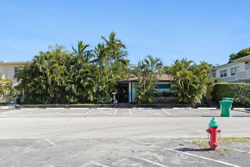 21 apartment 1 blk from beach unit 3