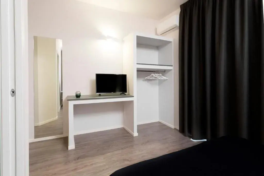 Minimal Rooms