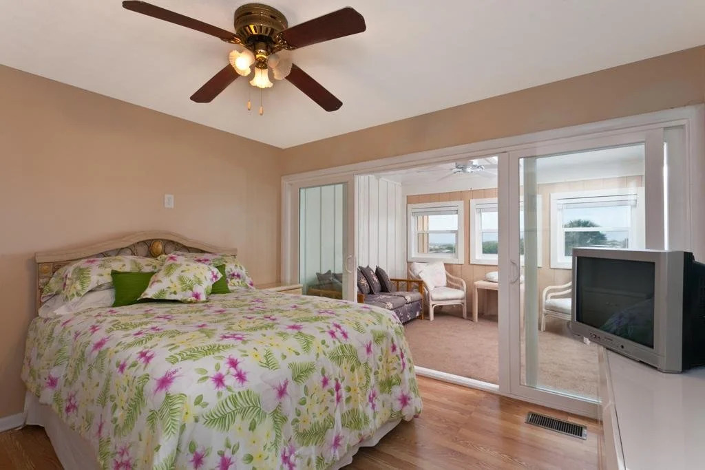 Ocean Sunrise 3 Br home by RedAwning