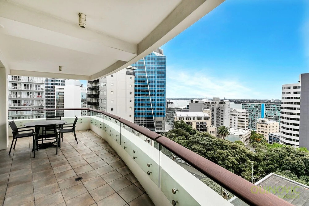 QV Central Upscale Apt in a Hotel (929)