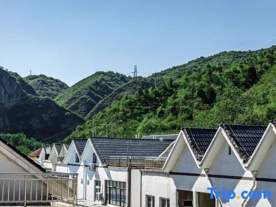 River Rock Holiday Villa
