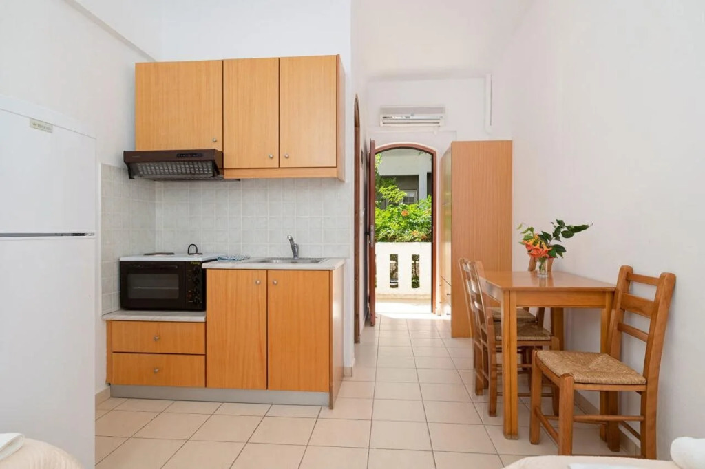 Adonis Hotel
