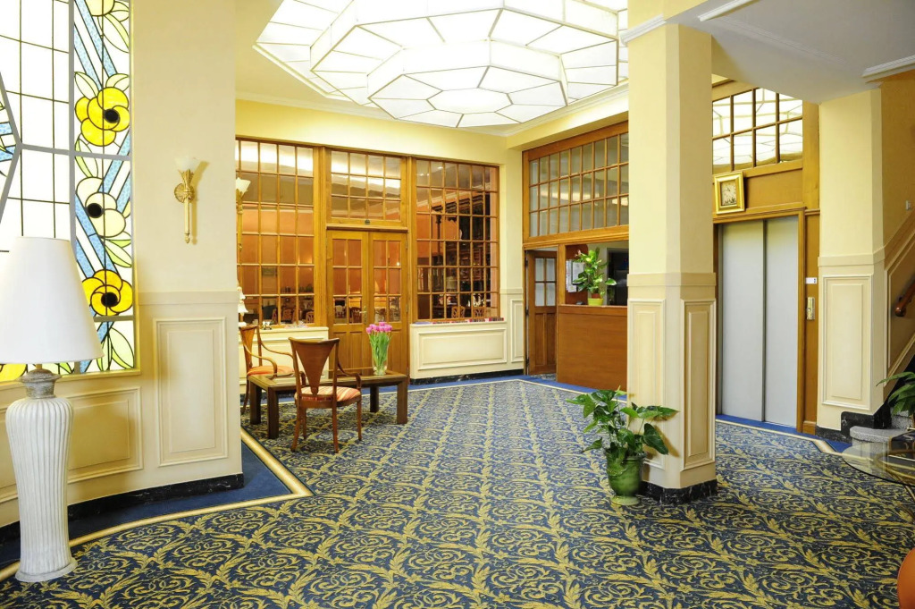Hotel Perrin - former Carlton