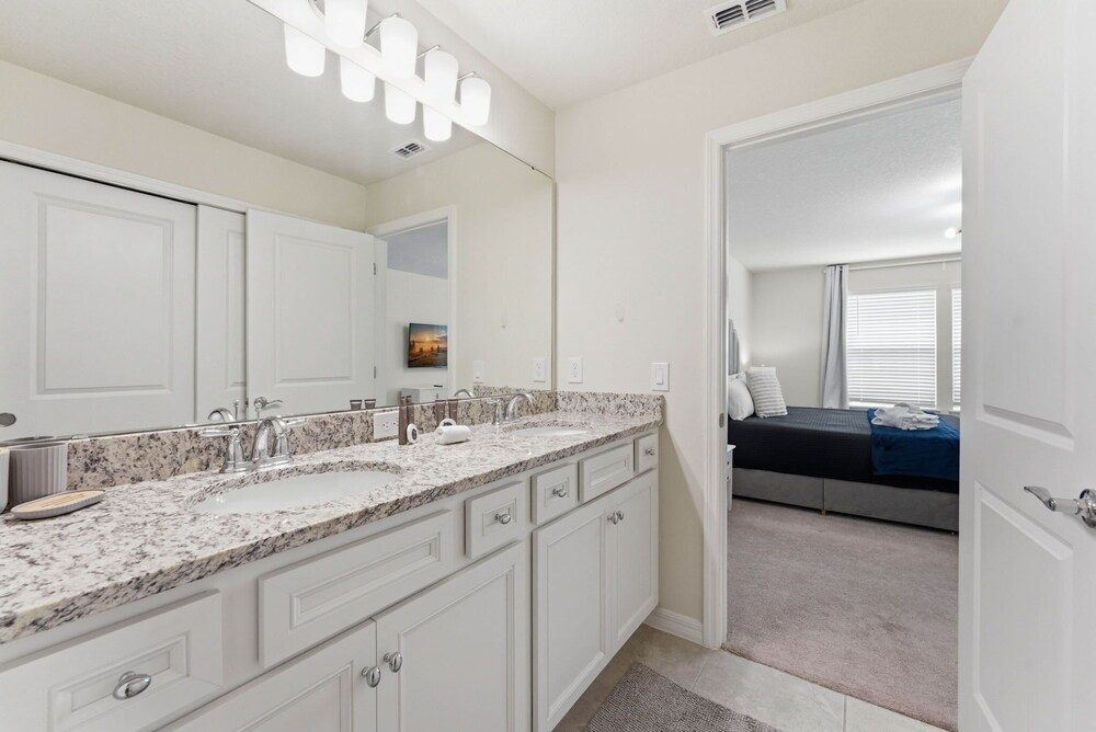 5BR Home w/ Private Pool at Windsor Island