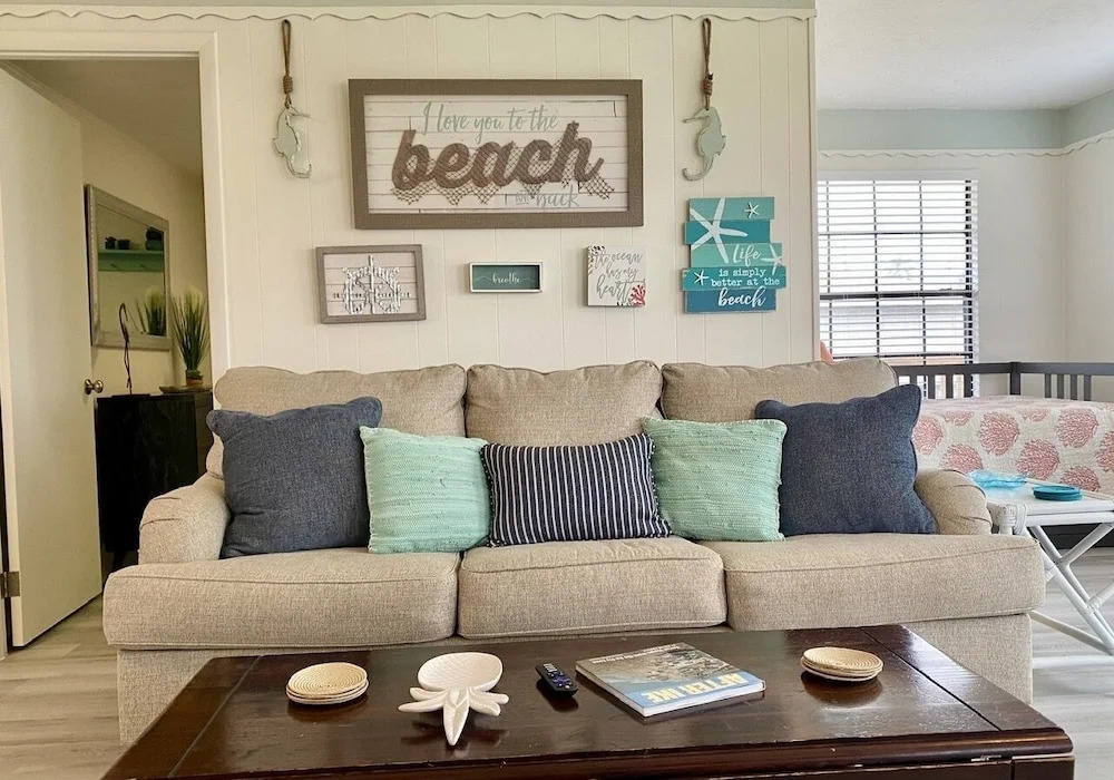 Sea Salt On The Rim 2 Bedroom Home by Redawning