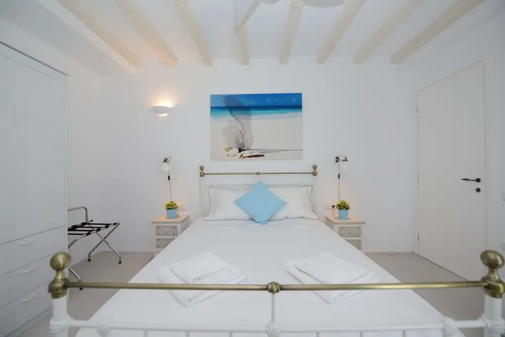 Nephiria's Villa Danelina next to Ornos&Psarou beach