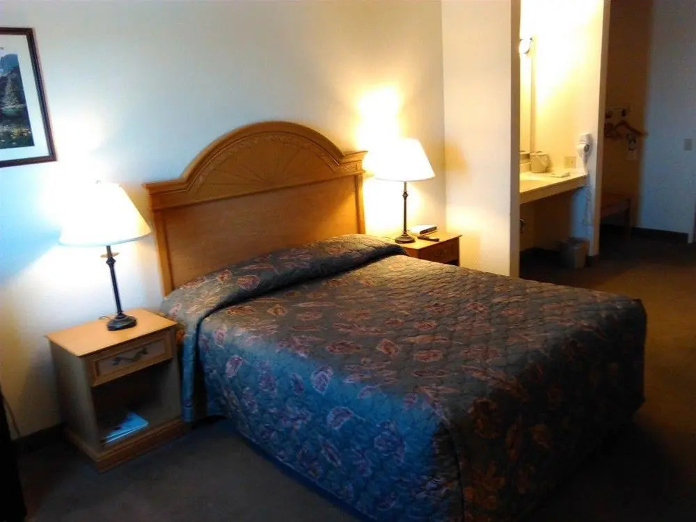 Urbana Inn & Suites