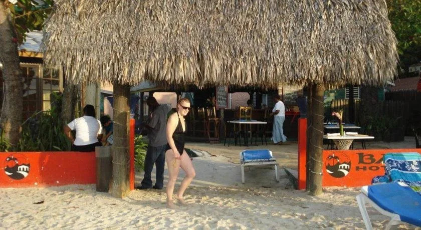 Bar-B-Barn Beach Hotel