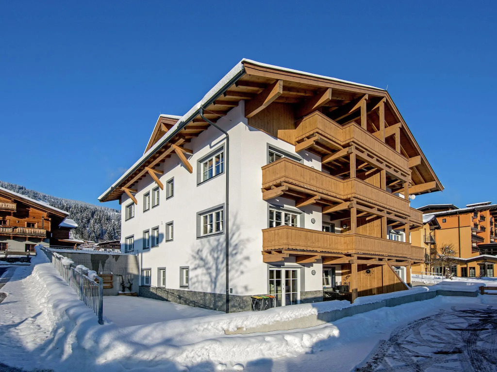 Wonderful Apartment with Balcony, Ski Storage, Carport, Lift