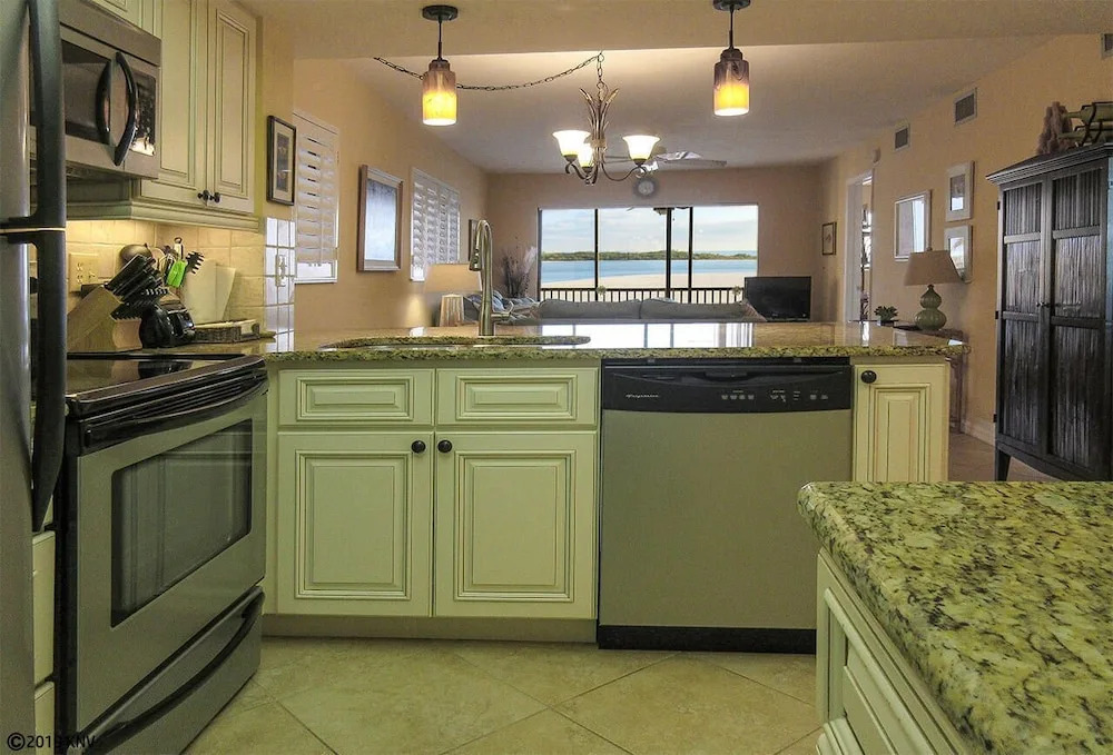 Carlos Pointe 421 - 2 Br Condo
