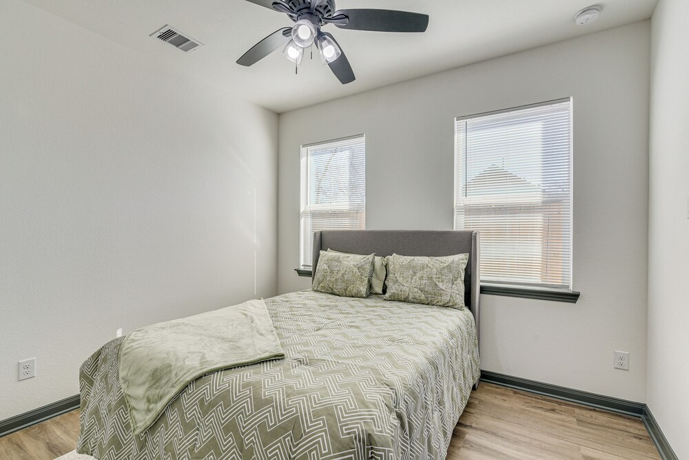Sleek, Convenient New-build 8 Mi to Dtwn Houston!