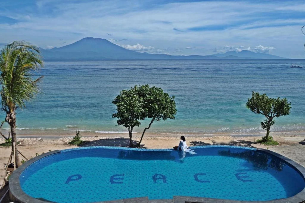 Blue Harbor Beachfront Villas & Resto