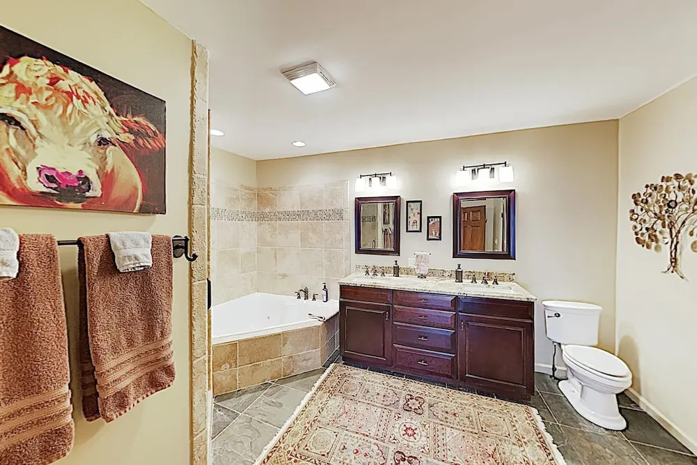 Remodeled All-suite Downtown Loft W/ Balcony 2 Bedroom Condo