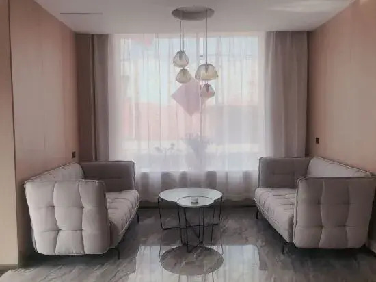 Full Year Fashion Hotel