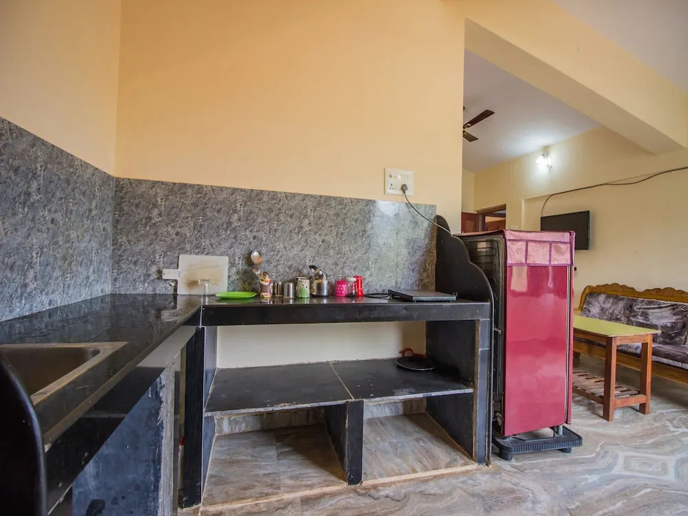 OYO 13360 Home Studio Morjim Beach