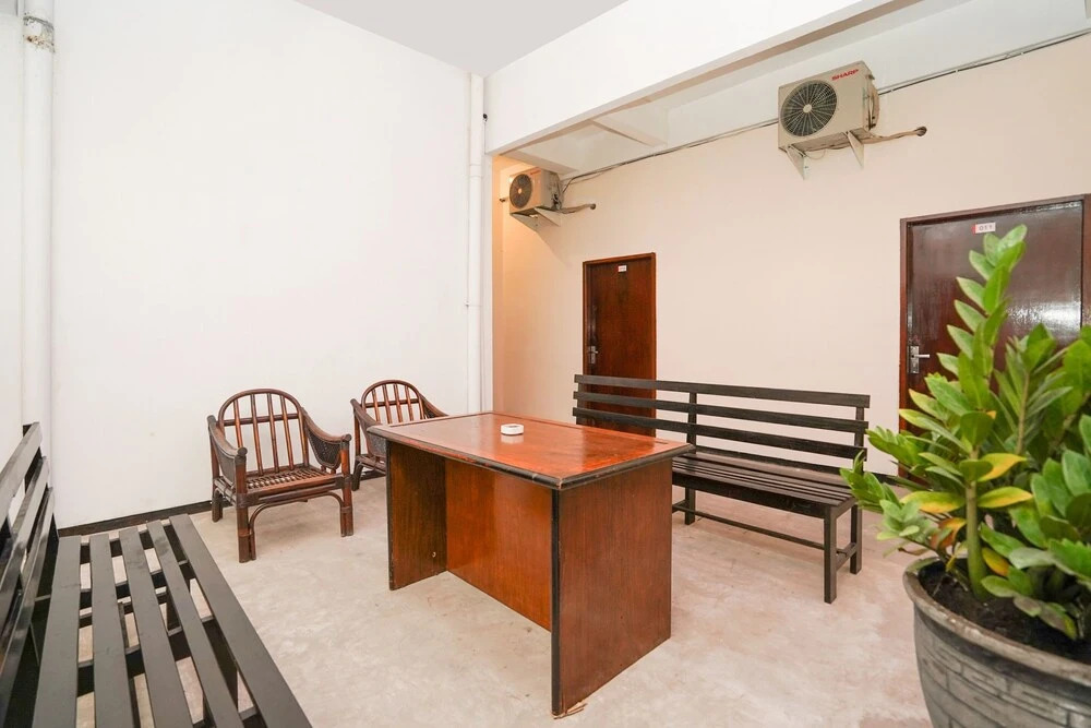 OYO 1374 Semampir Residence At Ahmad Yani