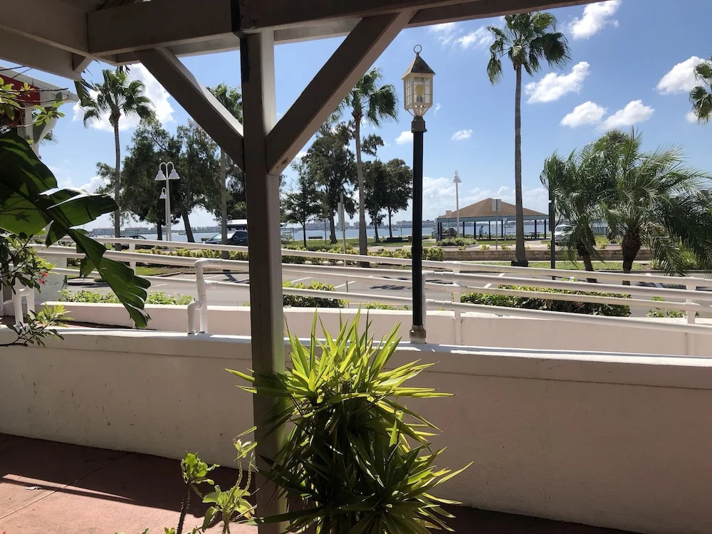 Sea Breeze Manor Inn