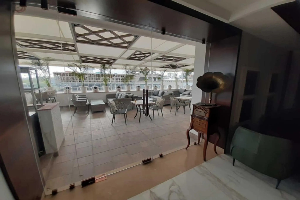 Hotel 18 Keys