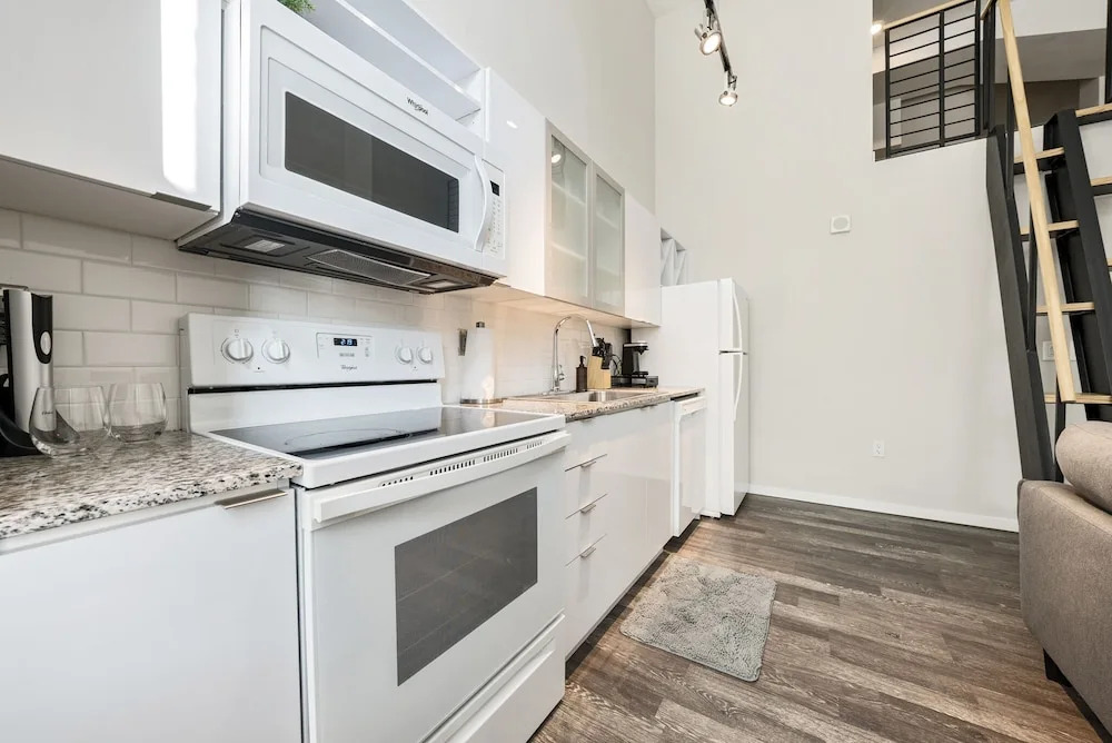 Cincinnati City Club Apartments by Airriva