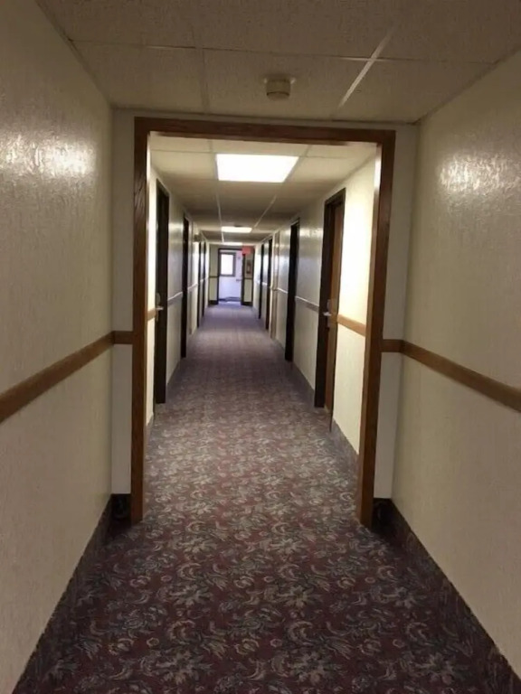 Clarion Hometown Inn