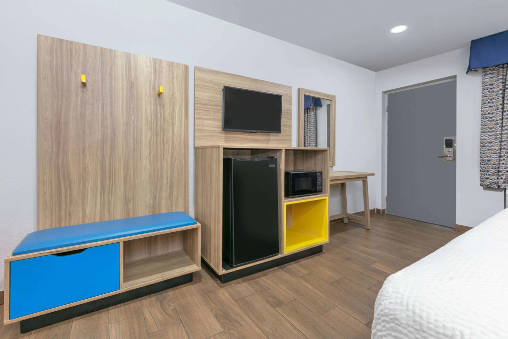 Days Inn by Wyndham South Fort Worth