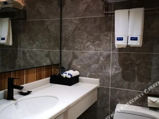 Paco Hotel （Guangzhou North Railway Station Huacheng Road Metro）