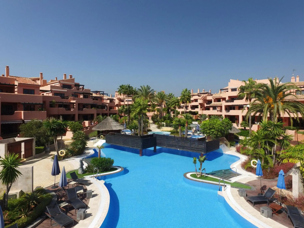 Luxurious Two Bedroom Apartment in Mar Azul, Estepona