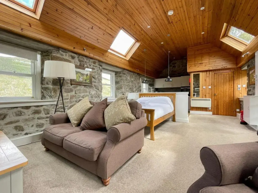 Glacour Studio Cottage