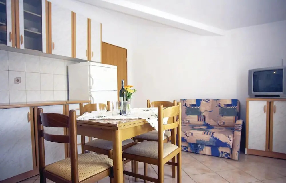 Awesome Apartment in Jadrtovac With 1 Bedrooms
