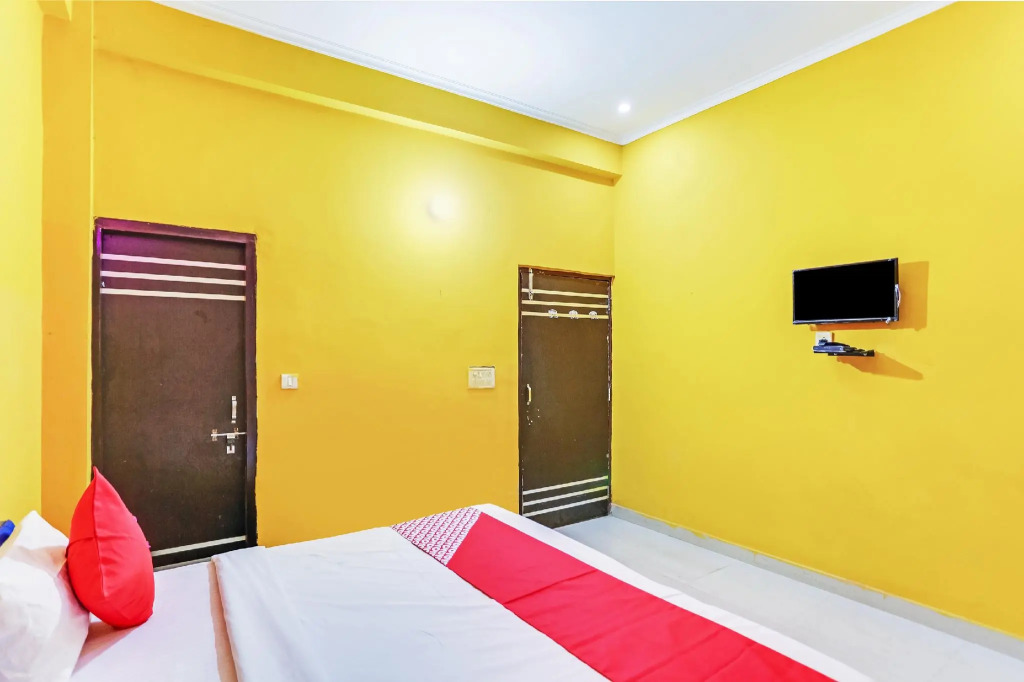 OYO Flagship 76746 Goodluck Residency