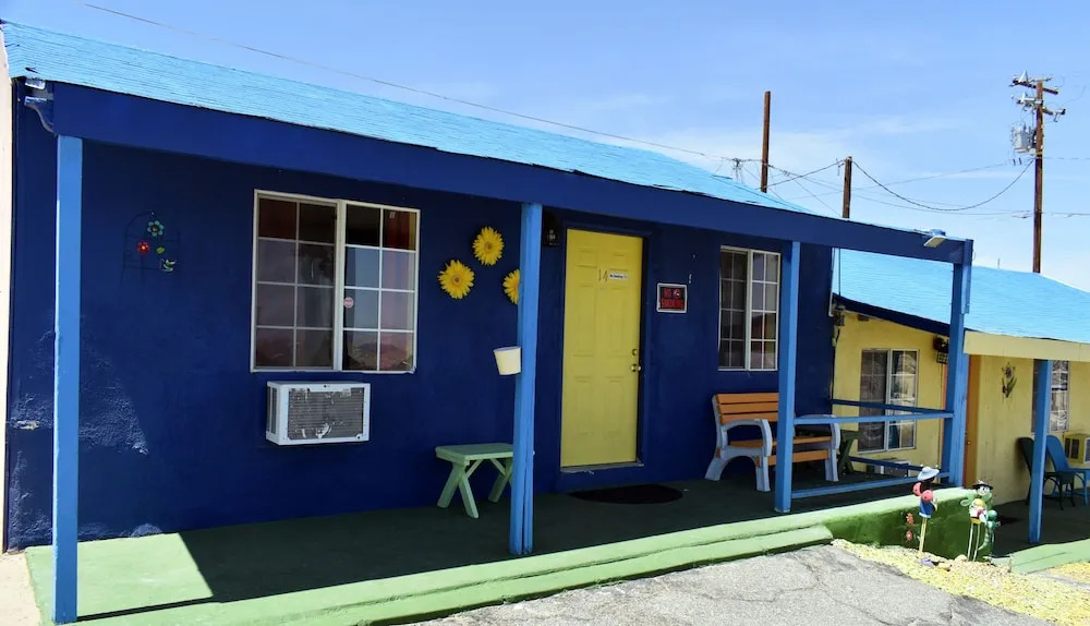 9 Palms Inn