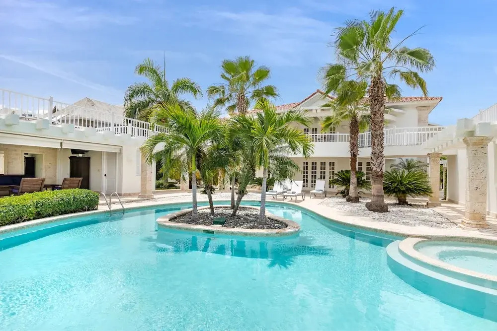 Luxury 2-level villa in Punta Cana