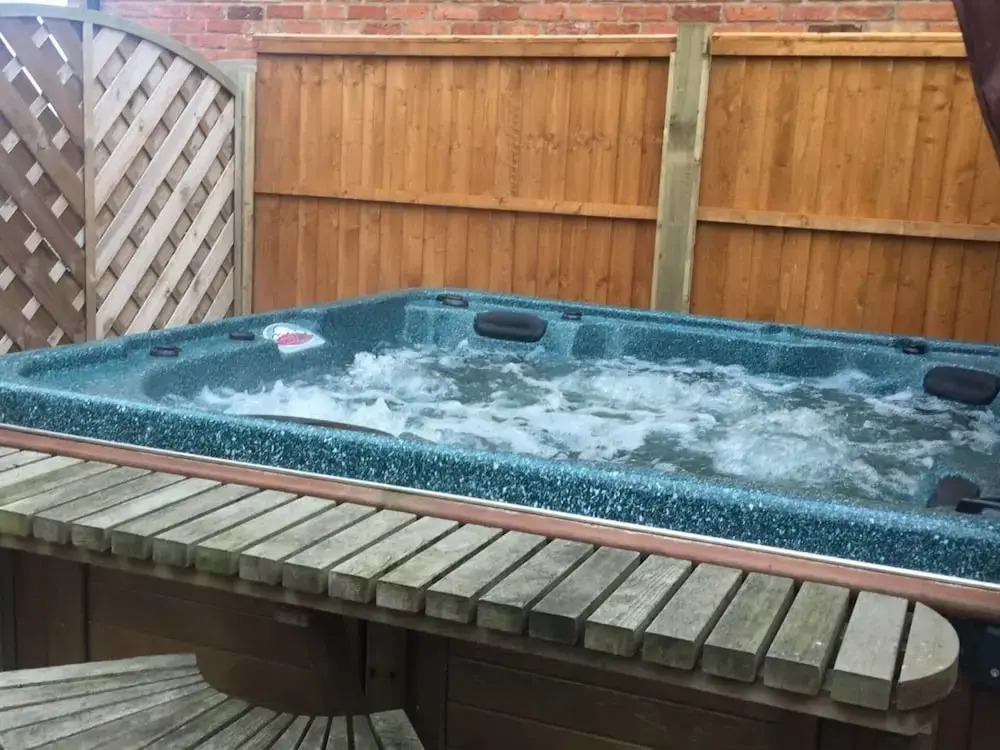 Delightful Cottage in Rural Setting With Hot Tub
