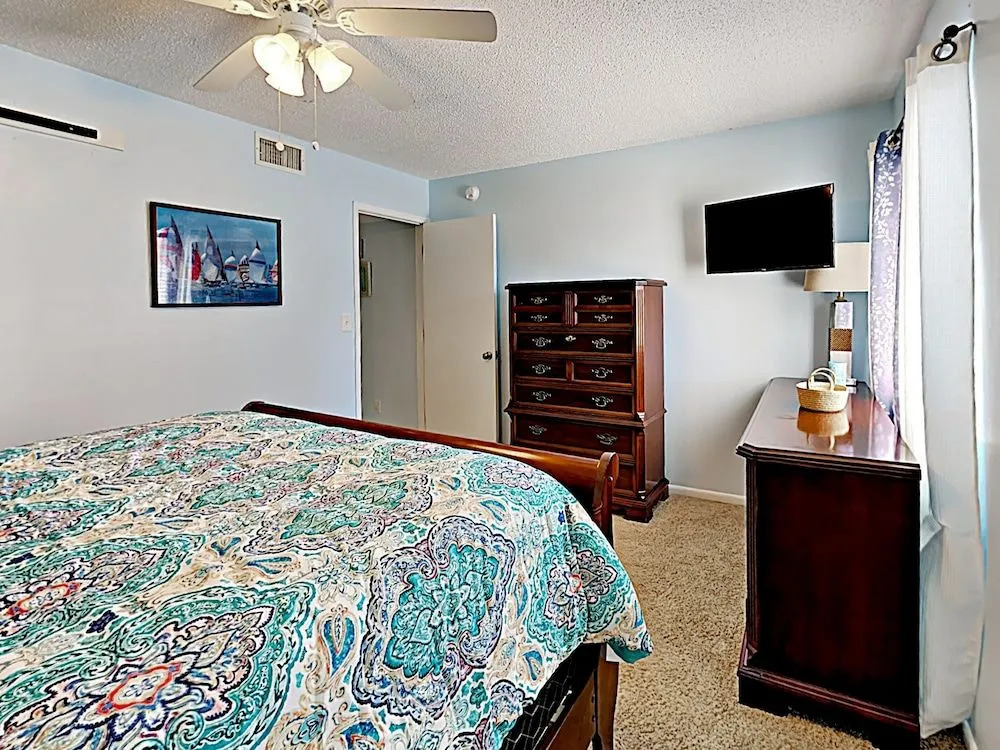 East Beach Condo #1C - 2 Br condo by RedAwning