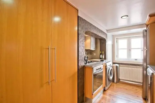 Bmyguest - Downtown Luxury Apartment