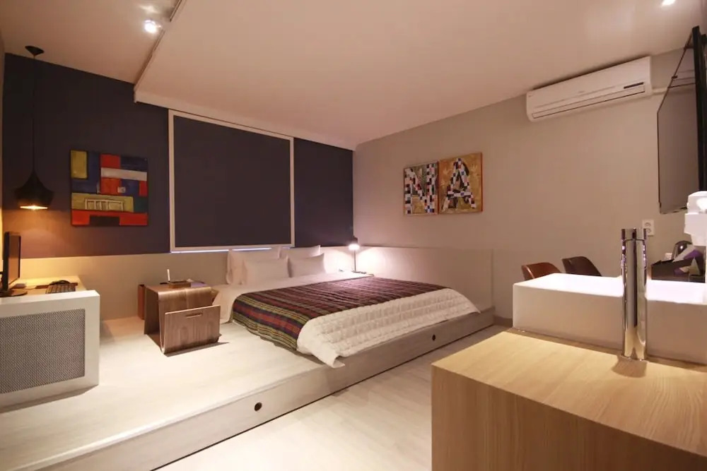 Deokcheon Den Basta Hotel