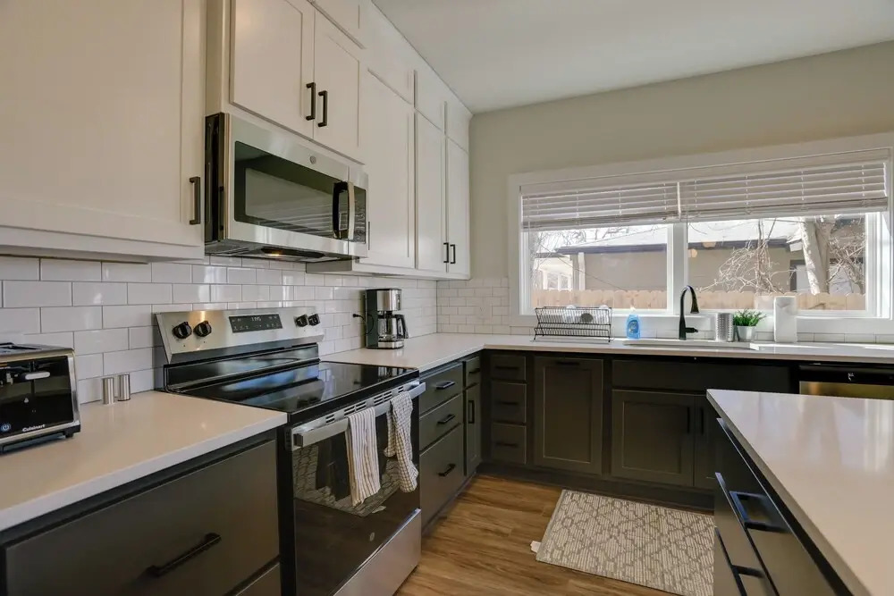Walk to Restaurants: Modern Escape Near Kyle Field