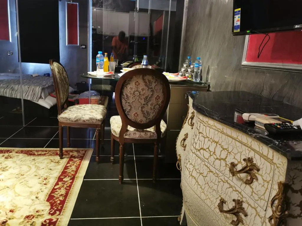 Chic Apartment 2