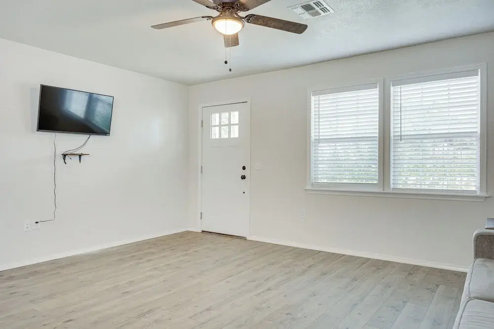 Updated Home w/ Yard ~ 14 Mi to Quartz Mountain!
