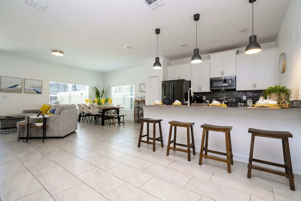 Splendid 5Bd Close to Disney at Storey Lake 4251