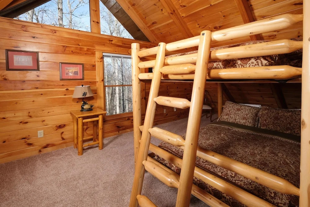 Smoky Treehouse Lodge #614