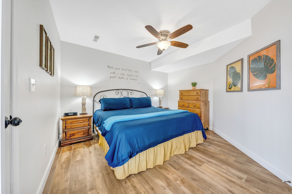 Lake Point Retreat - Lakefront Home With Hot Tub, Fire pit & Game Room