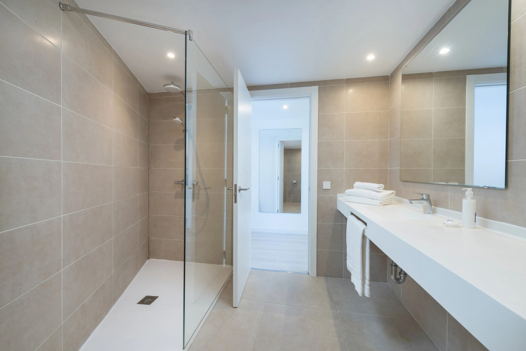 Apartment with shared pool, near the beach