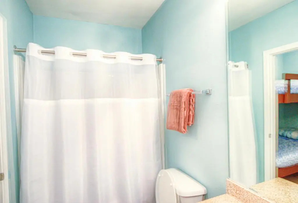 Large 3 Bd Penthouse 2020 In Laketown, Great Views and Amenities!