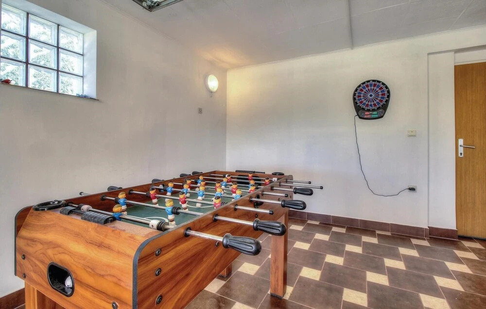 Amazing Home in Radmani With Wifi and 4 Bedrooms