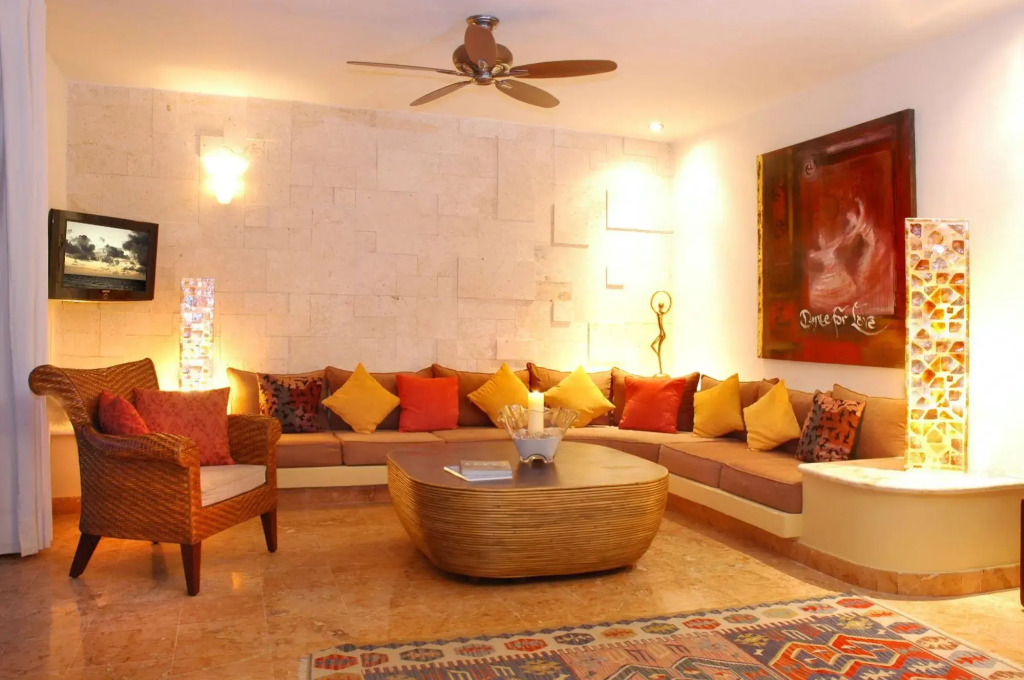 El Taj Oceanfront and Beachside Condo Hotel