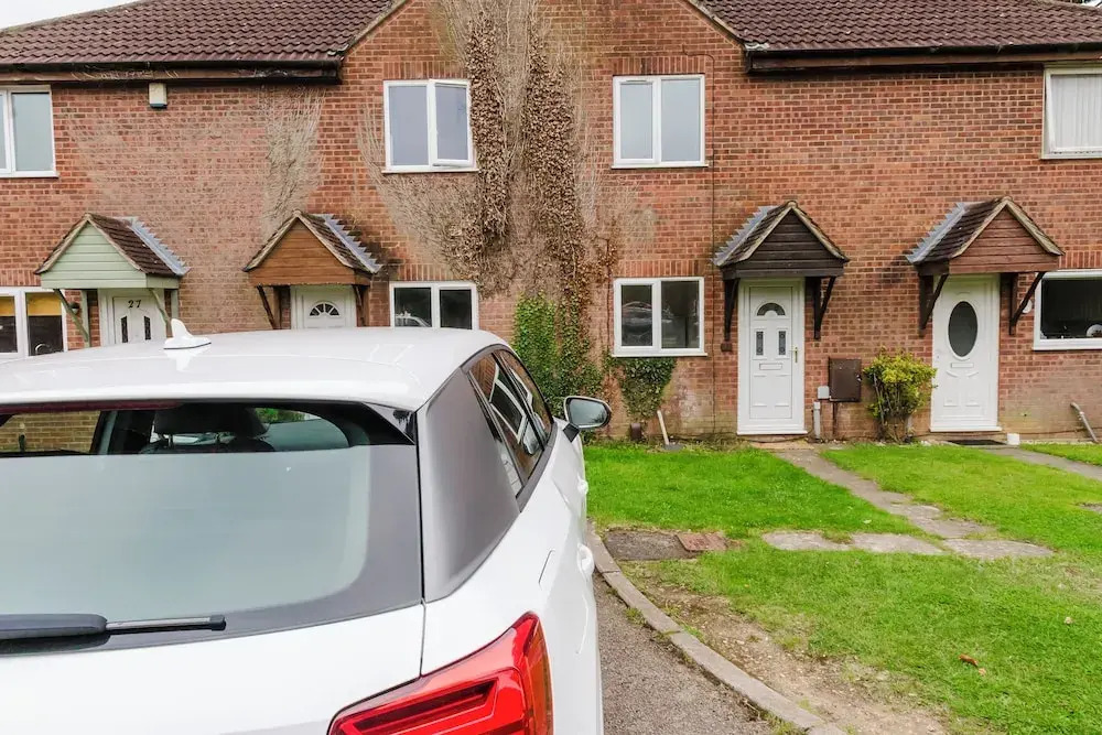 Corby - Sleeps 5 - Parking - Town Centre