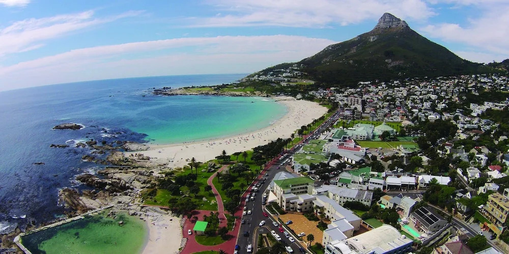 Camps Bay Holiday Home - Walk to the Beach